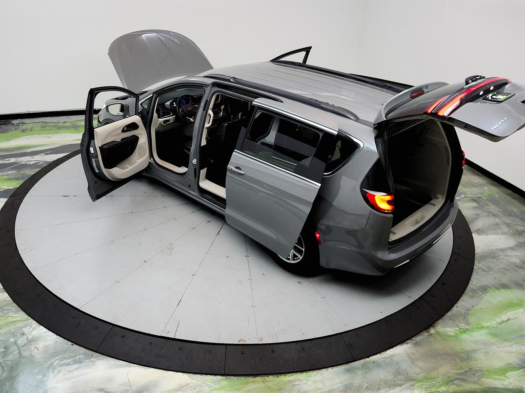 2022 Chrysler Pacifica - $15,545