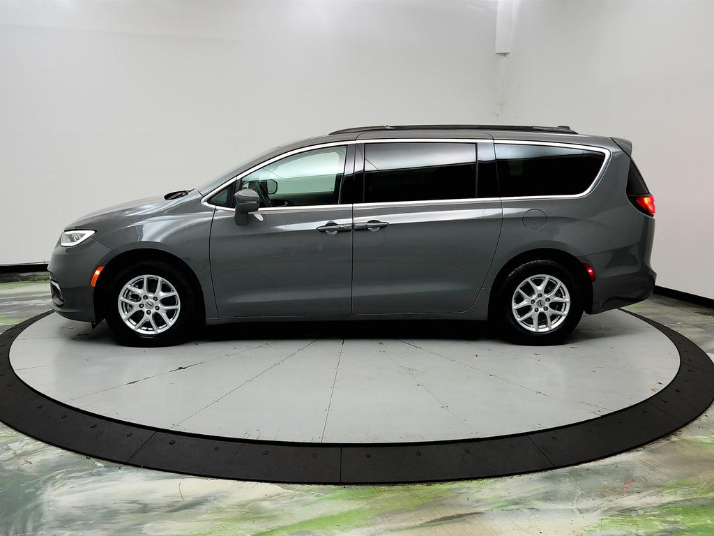2022 Chrysler Pacifica - $15,545