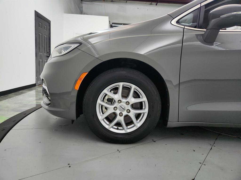 2022 Chrysler Pacifica - $15,545