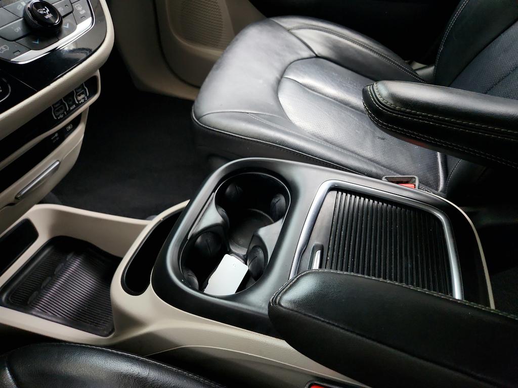 2022 Chrysler Pacifica - $15,545