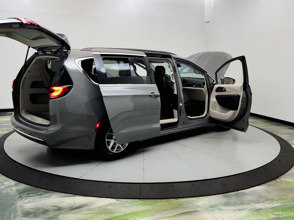 2022 Chrysler Pacifica - $15,545