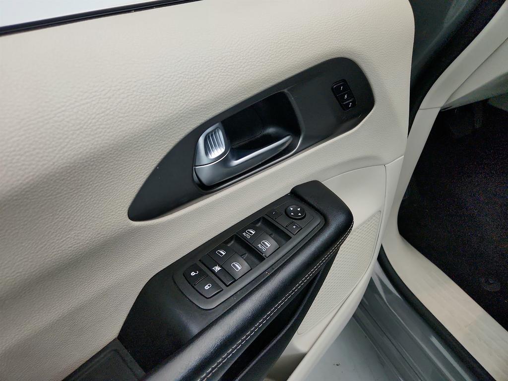 2022 Chrysler Pacifica - $15,545