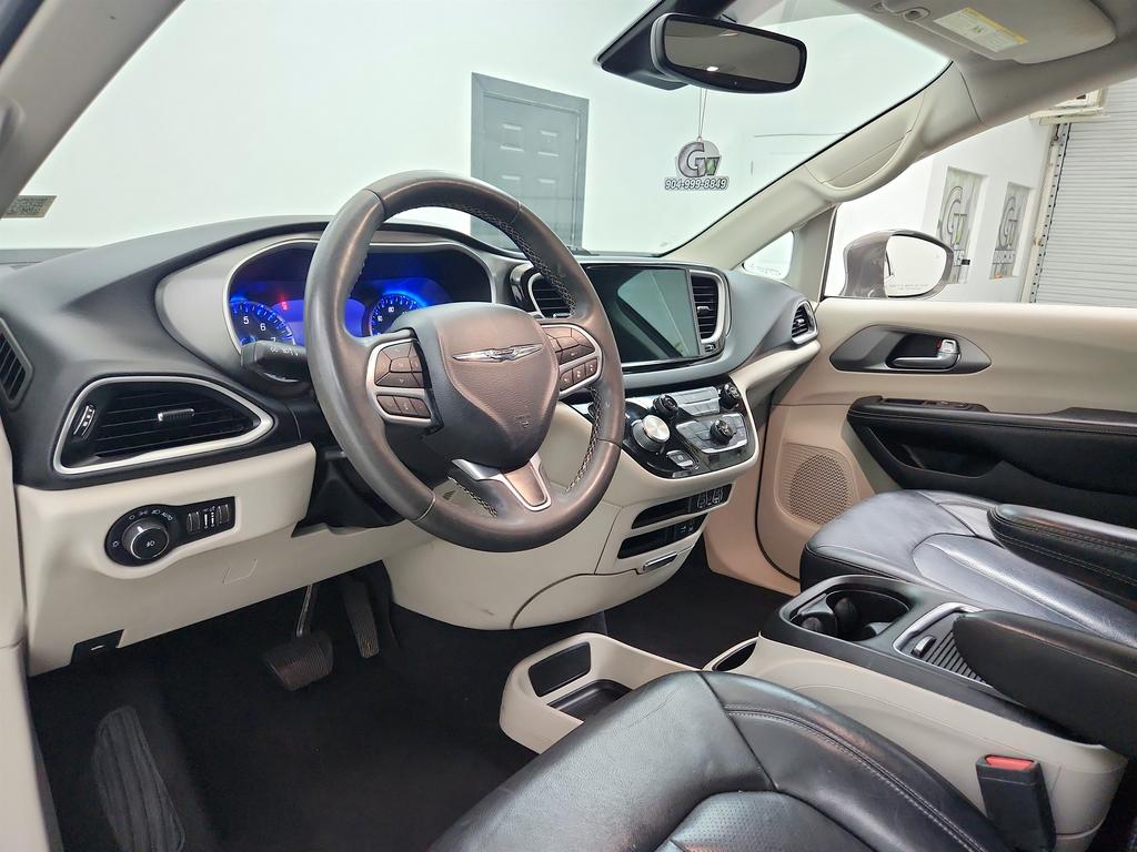 2022 Chrysler Pacifica - $15,545