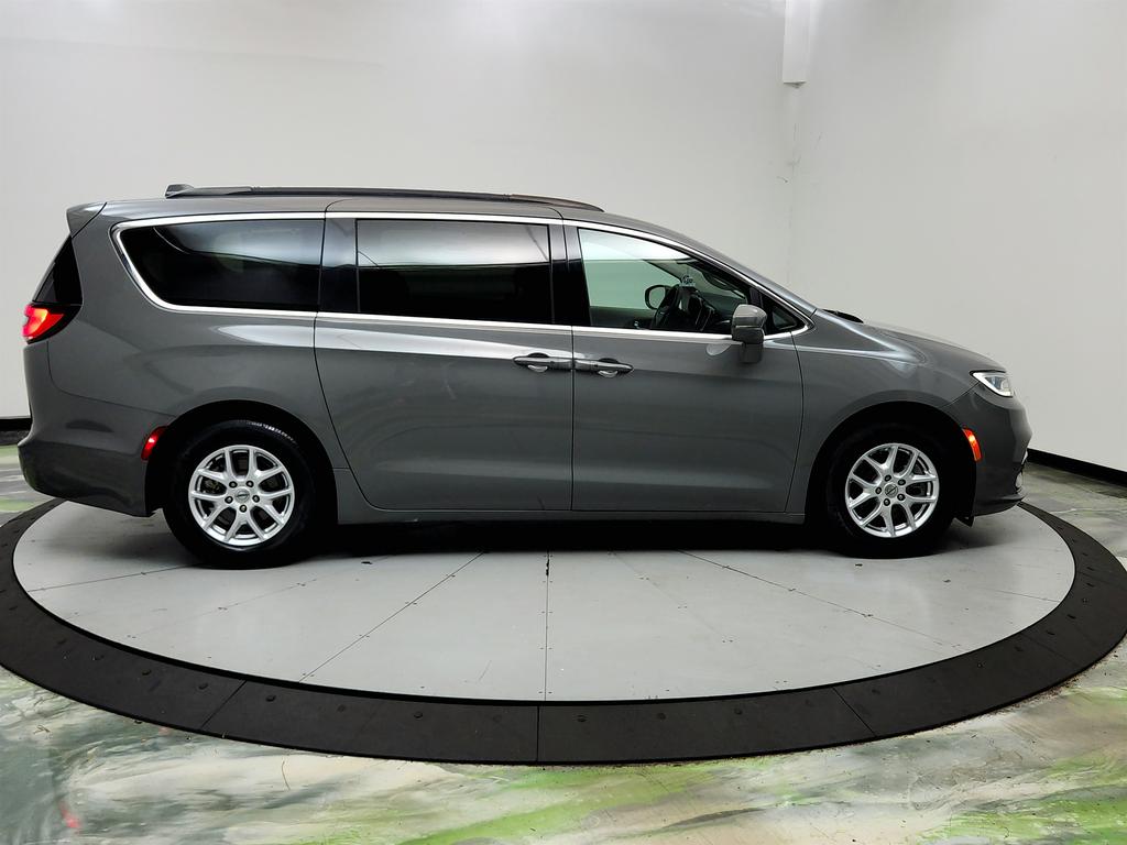 2022 Chrysler Pacifica - $15,545