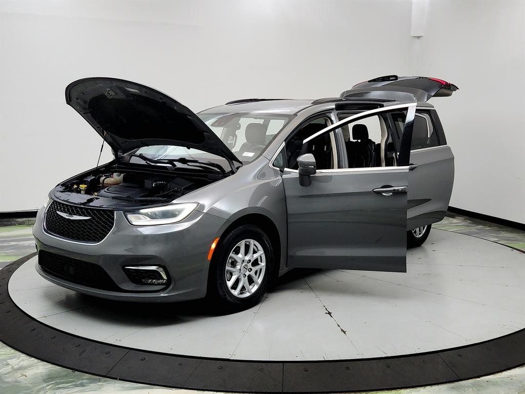 2022 Chrysler Pacifica - $15,545