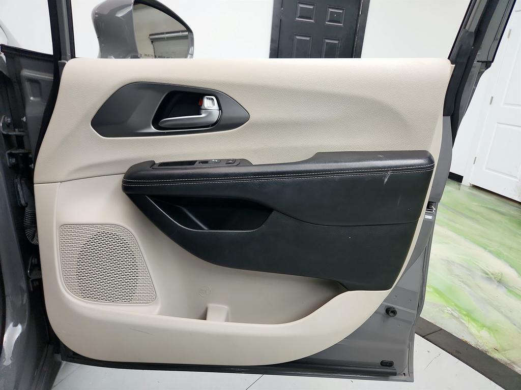 2022 Chrysler Pacifica - $15,545