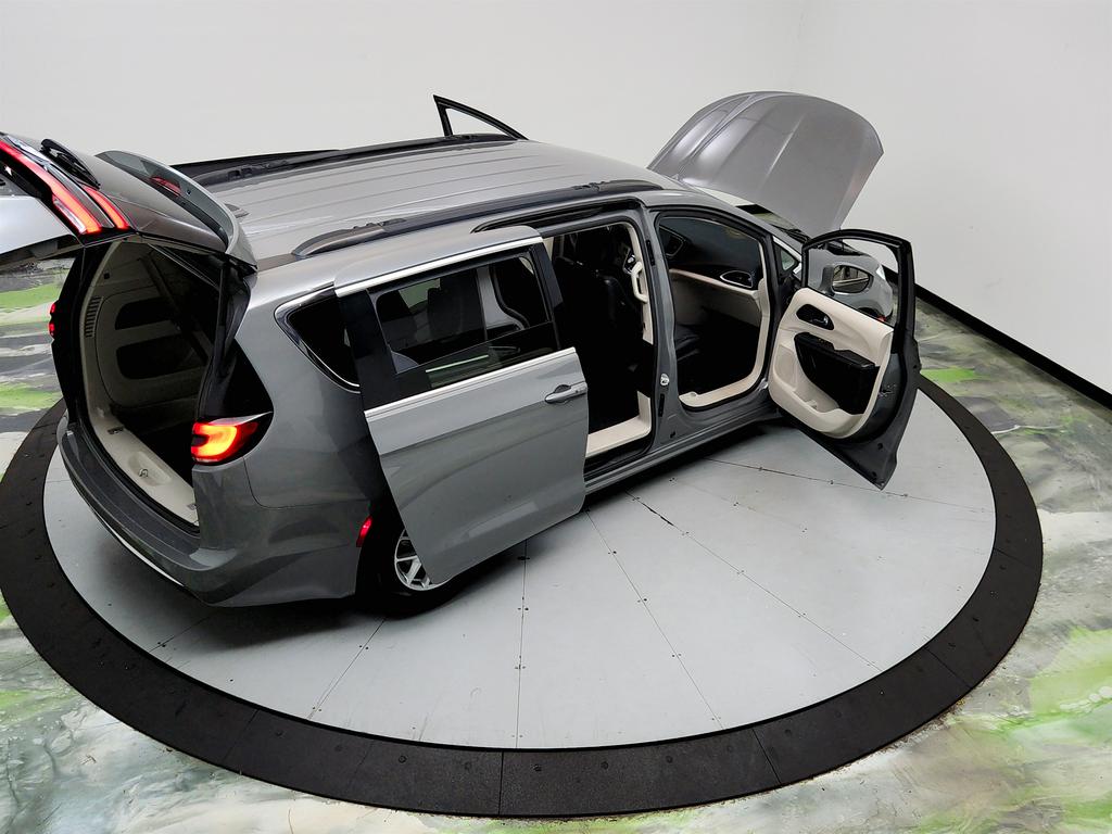 2022 Chrysler Pacifica - $15,545