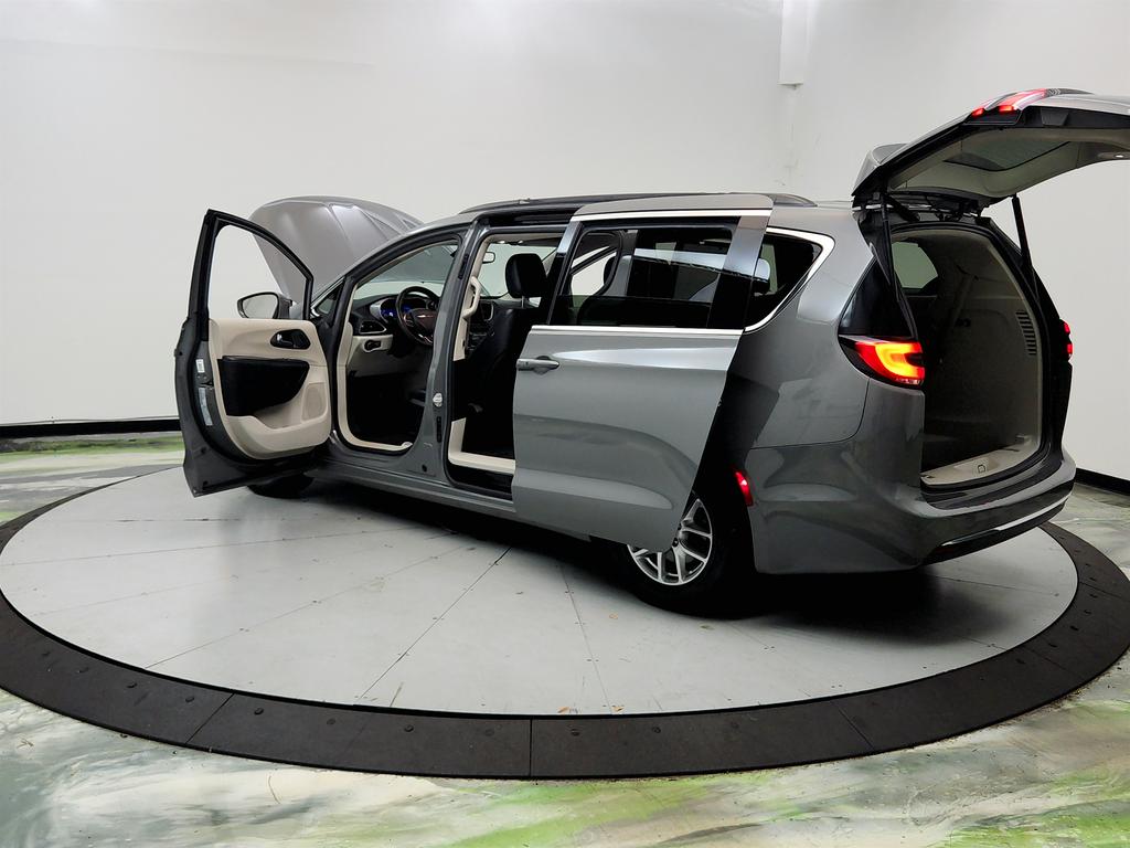 2022 Chrysler Pacifica - $15,545