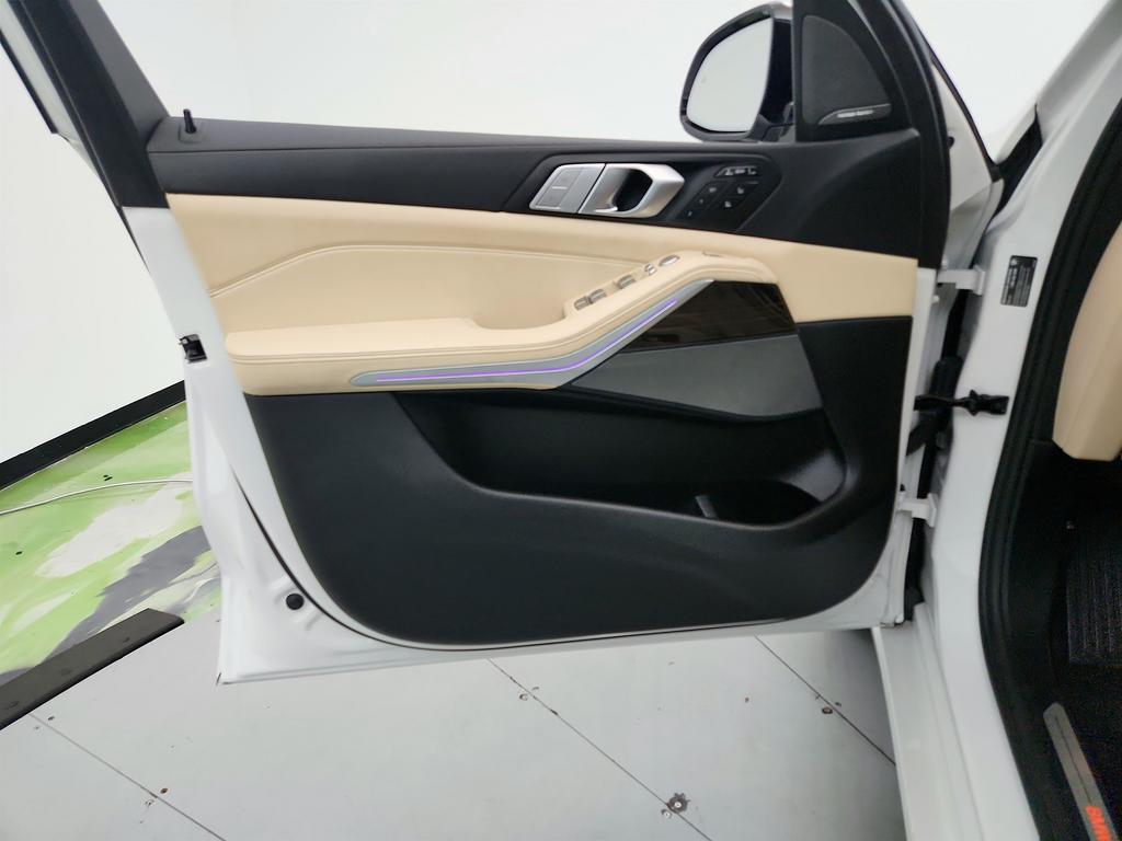 2021 BMW X7 - $29,650