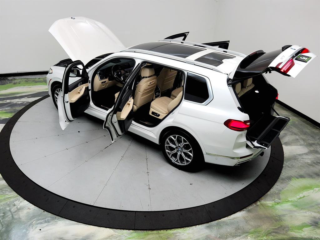 2021 BMW X7 - $29,650
