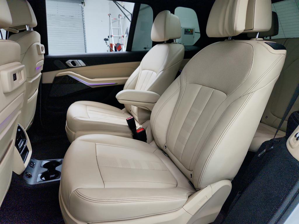 2021 BMW X7 - $29,650