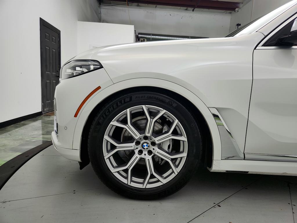 2021 BMW X7 - $29,650