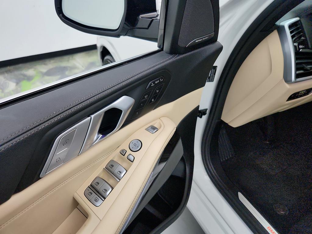 2021 BMW X7 - $29,650