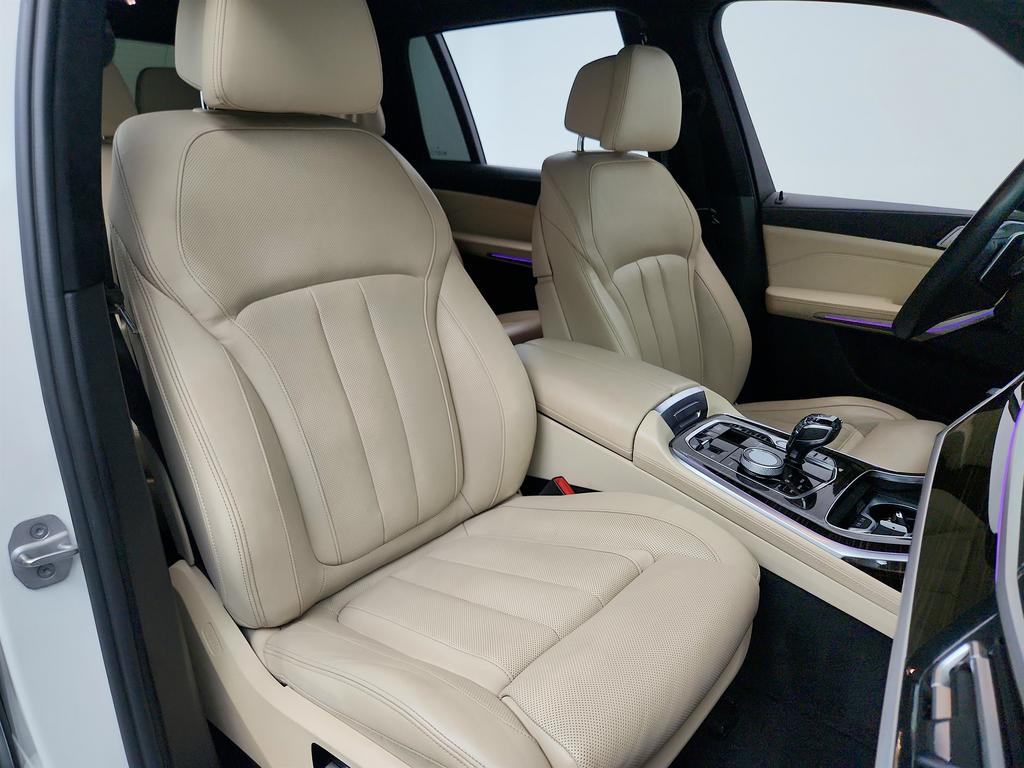 2021 BMW X7 - $29,650