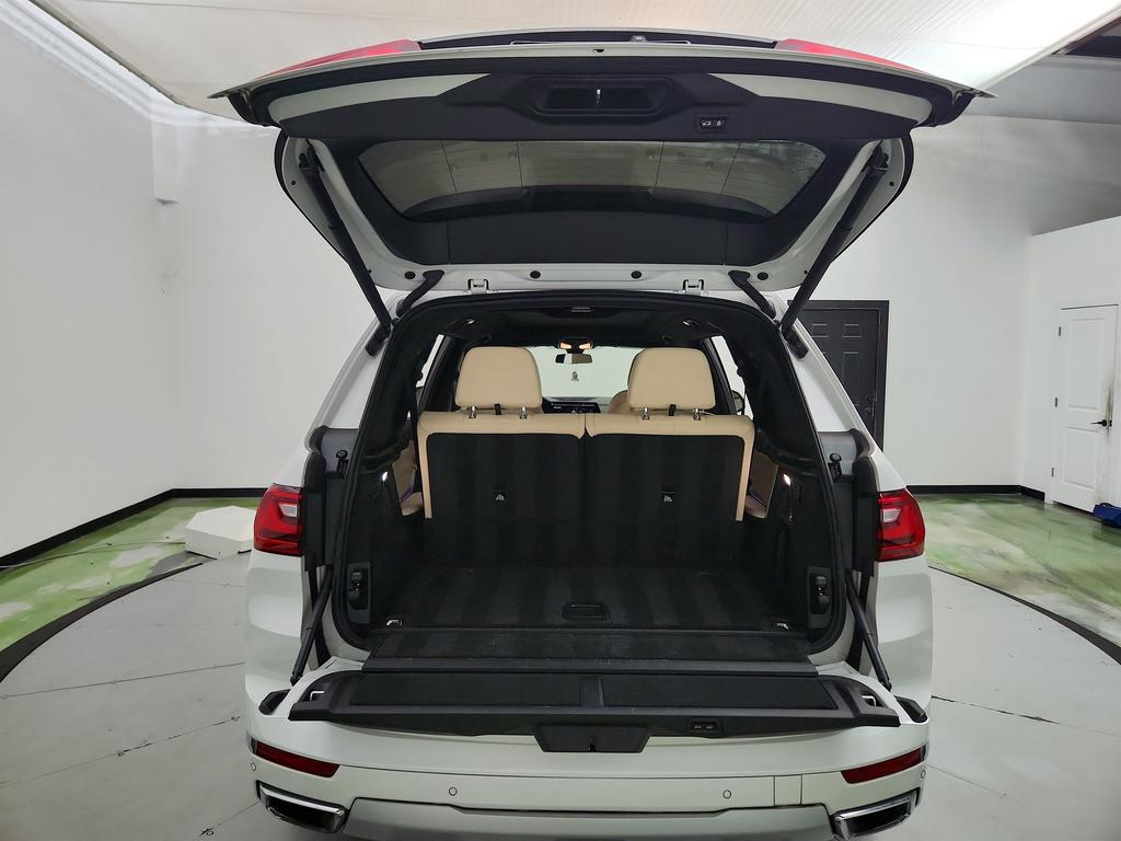 2021 BMW X7 - $29,650
