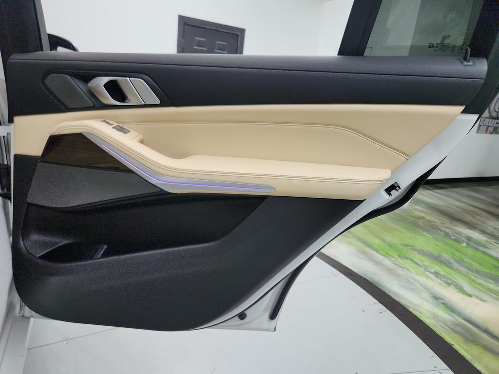 2021 BMW X7 - $29,650