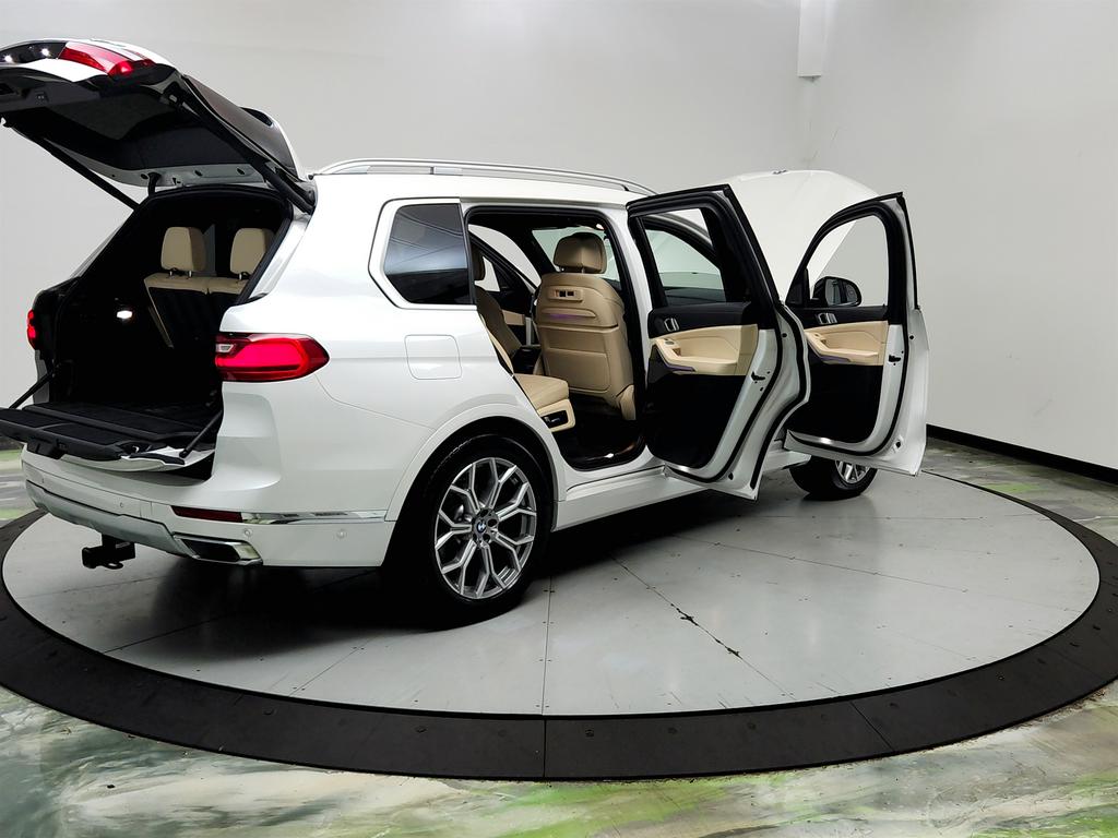 2021 BMW X7 - $29,650