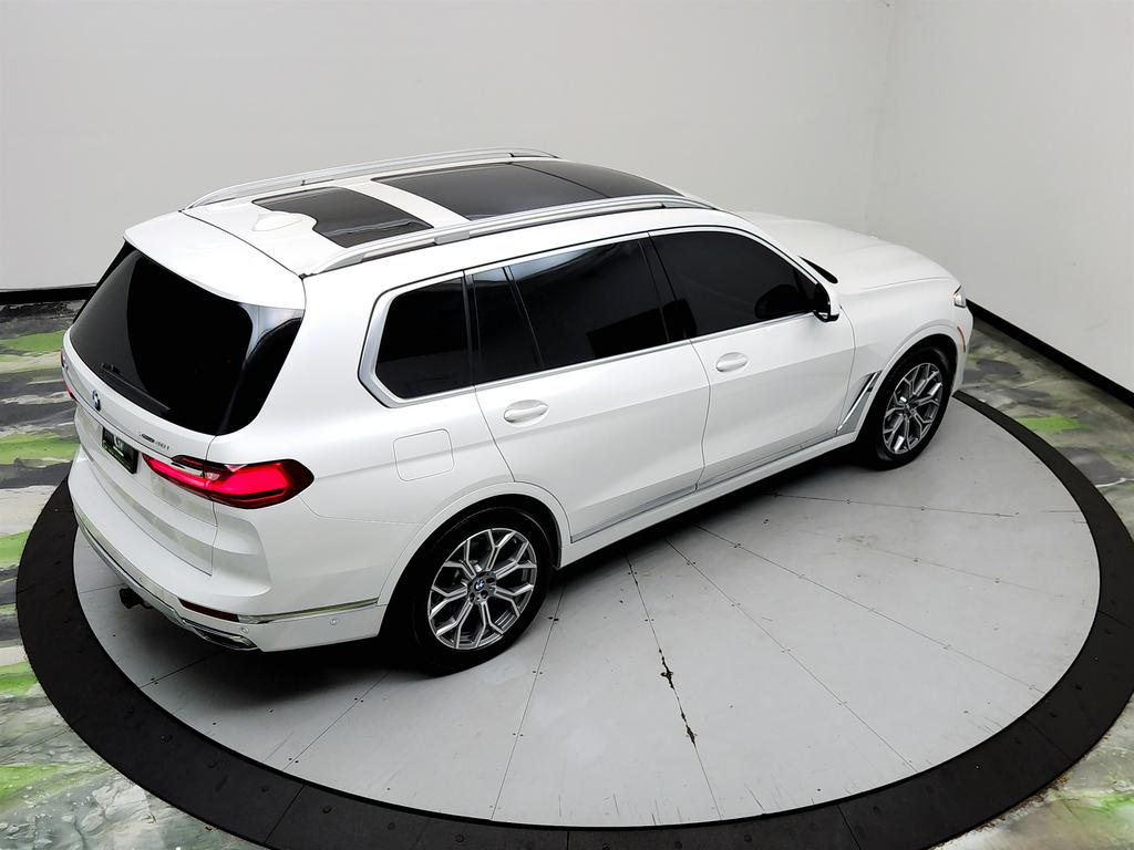 2021 BMW X7 - $29,650