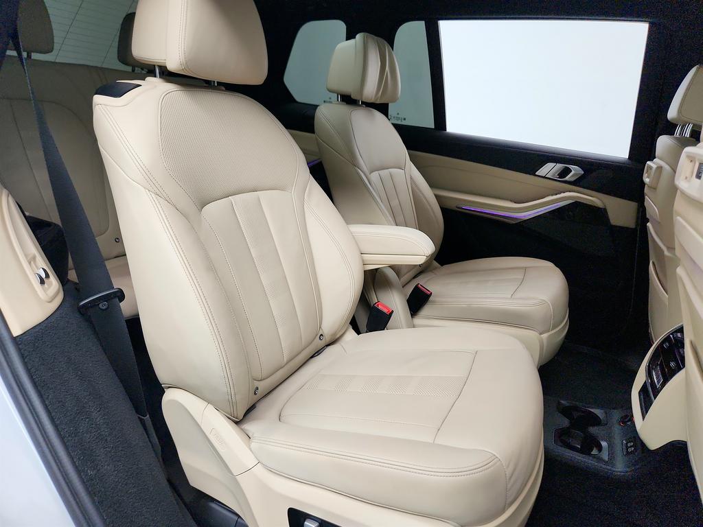 2021 BMW X7 - $29,650