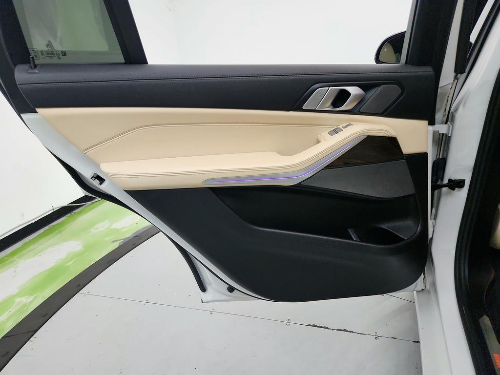 2021 BMW X7 - $29,650