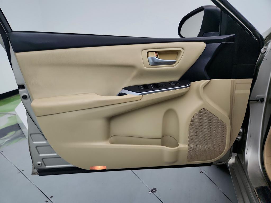 2017 Toyota Camry - $12,650