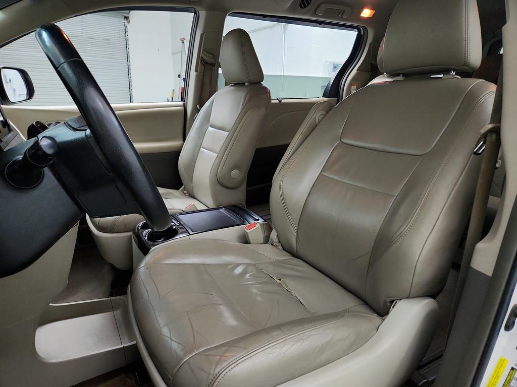 2015 Toyota Sienna - $9,695