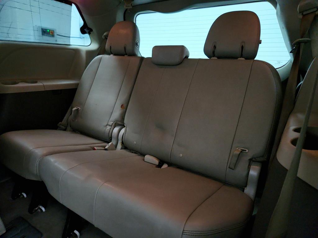 2015 Toyota Sienna - $9,695