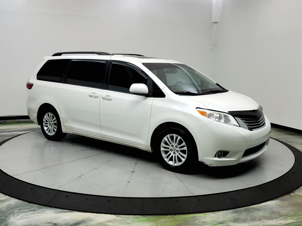 2015 Toyota Sienna - $9,695