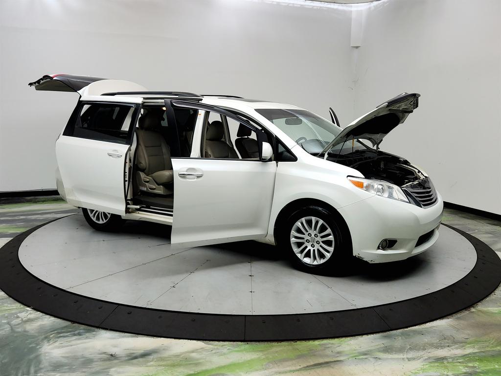2015 Toyota Sienna - $9,695