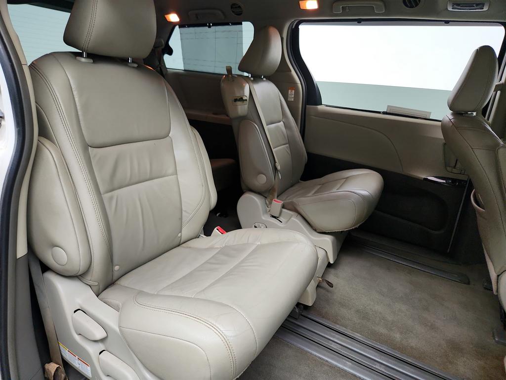 2015 Toyota Sienna - $9,695