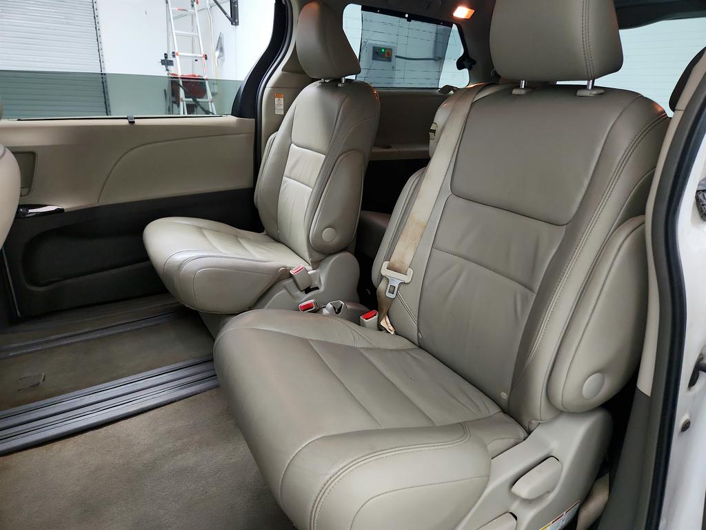 2015 Toyota Sienna - $9,695