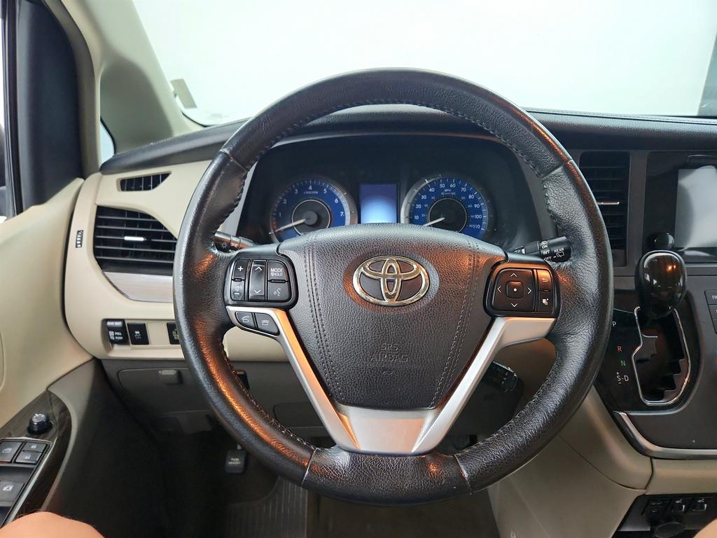 2015 Toyota Sienna - $9,695