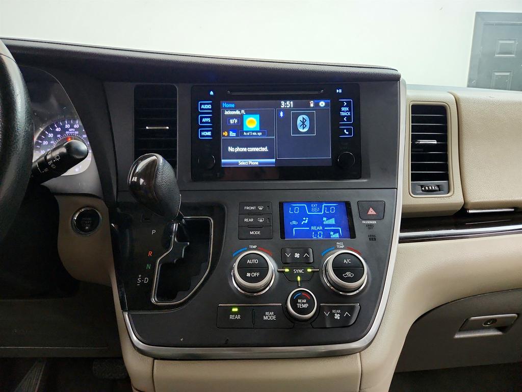 2015 Toyota Sienna - $9,695