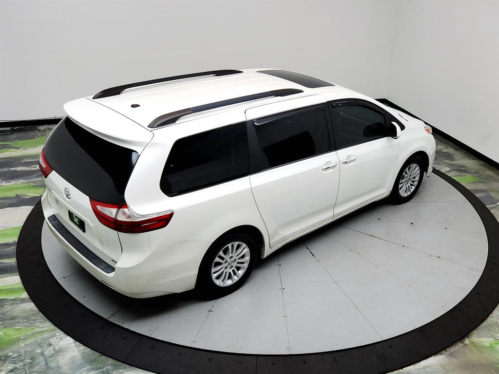 2015 Toyota Sienna - $9,695