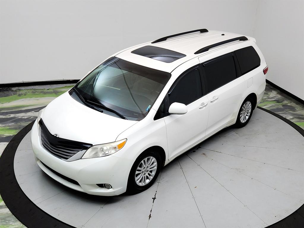 2015 Toyota Sienna - $9,695