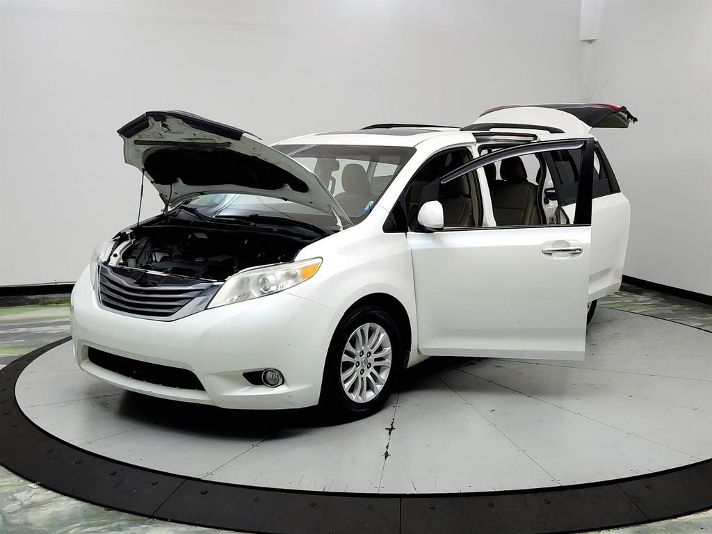 2015 Toyota Sienna - $9,695