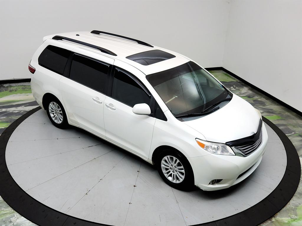 2015 Toyota Sienna - $9,695