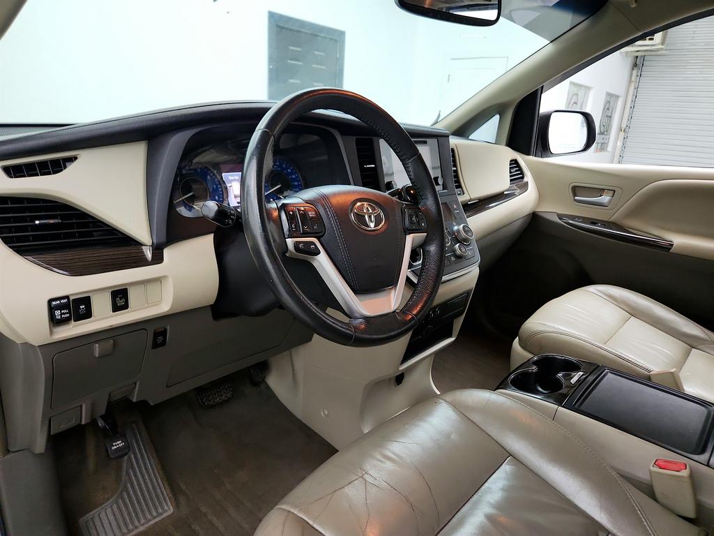 2015 Toyota Sienna - $9,695