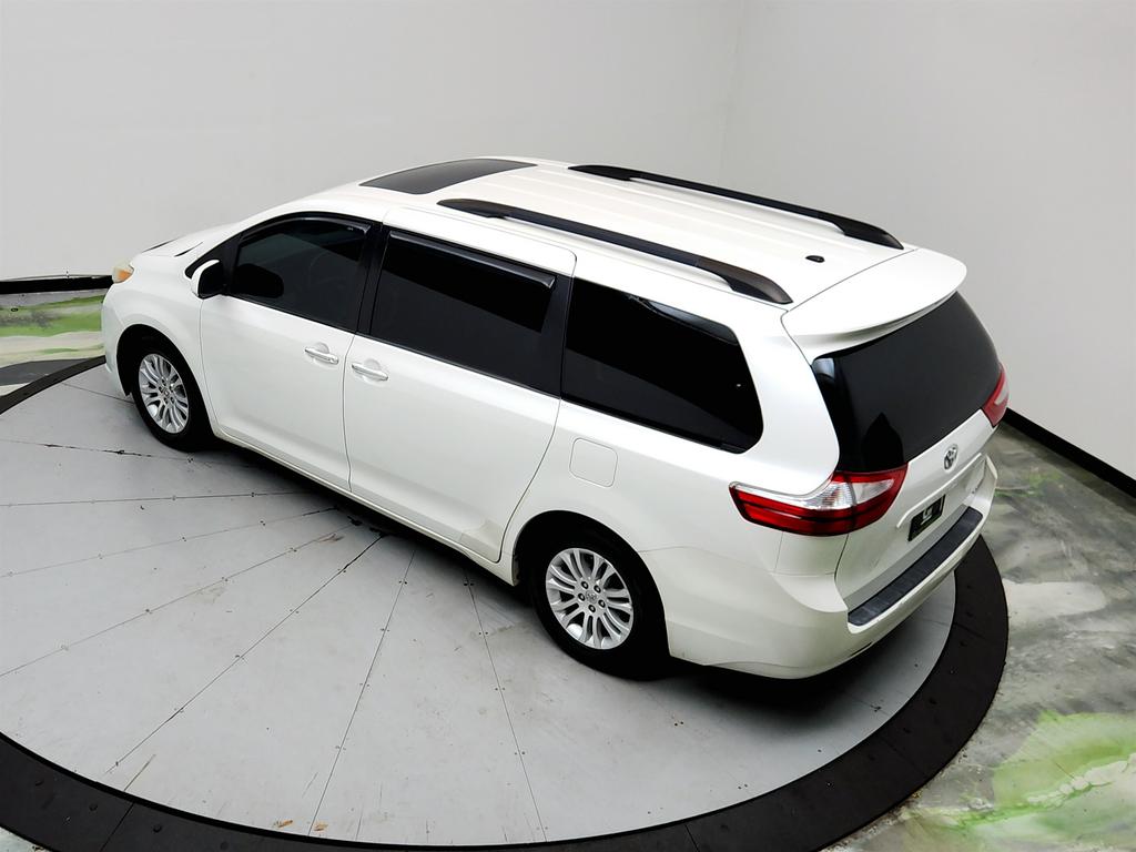 2015 Toyota Sienna - $9,695
