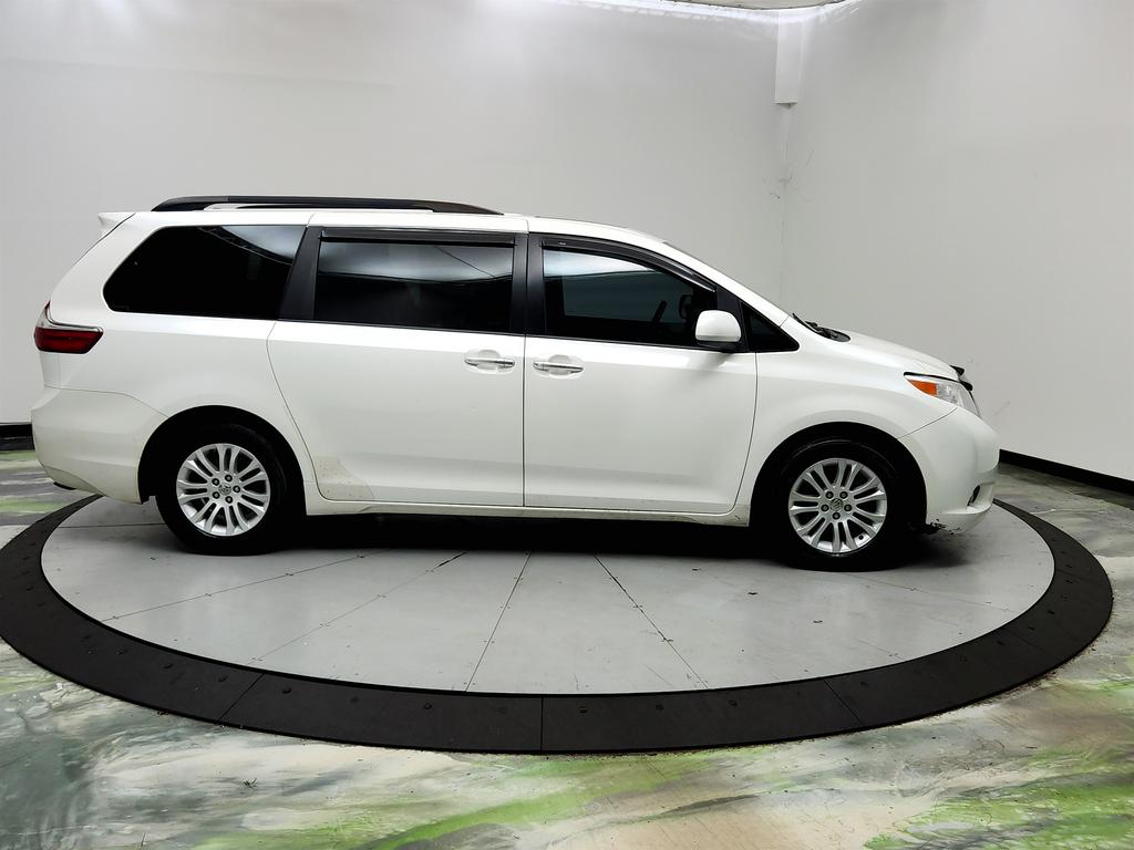 2015 Toyota Sienna - $9,695