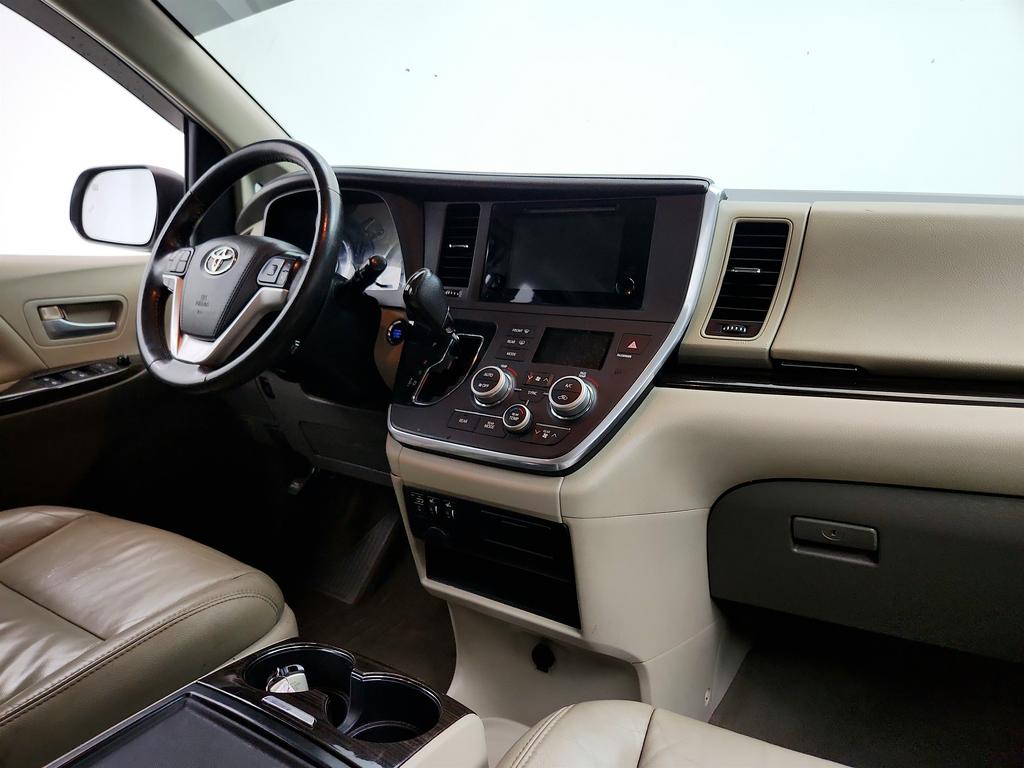 2015 Toyota Sienna - $9,695