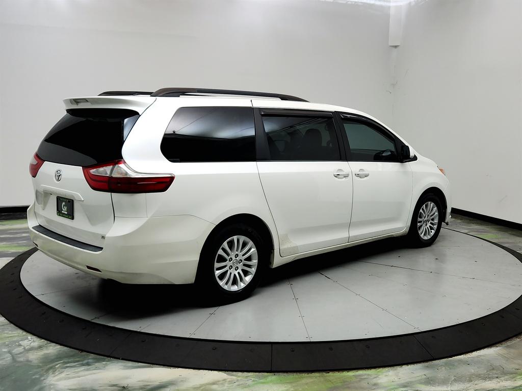 2015 Toyota Sienna - $9,695