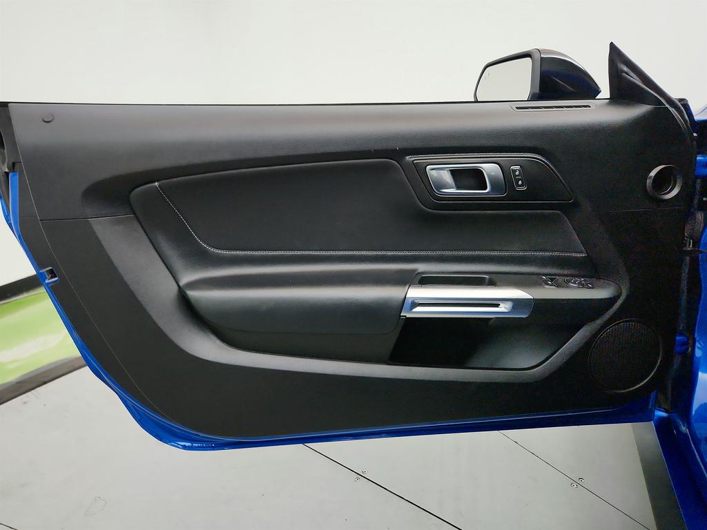 2021 Ford Mustang - $32,995
