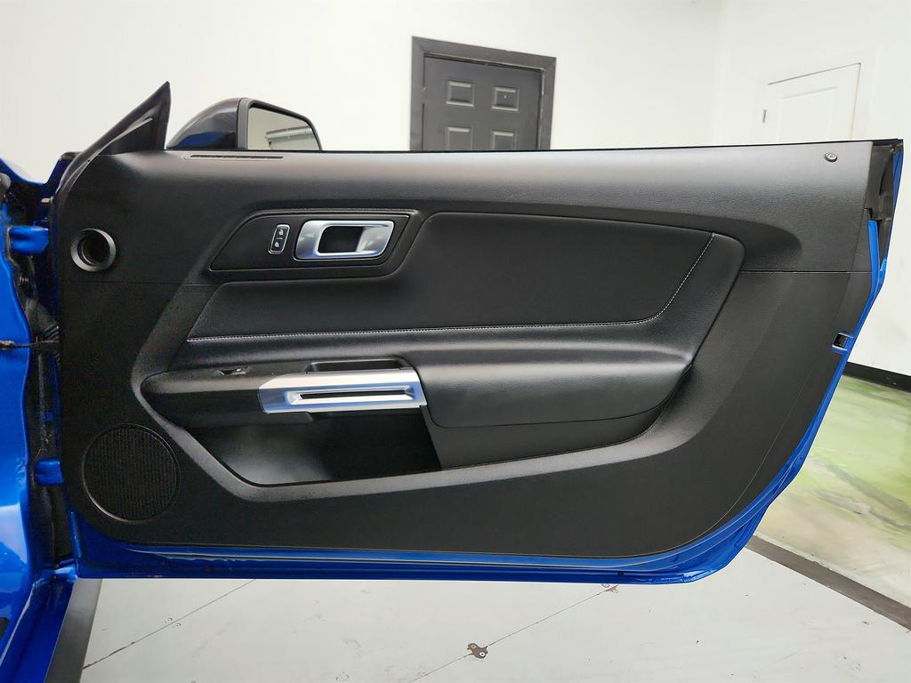 2021 Ford Mustang - $32,995