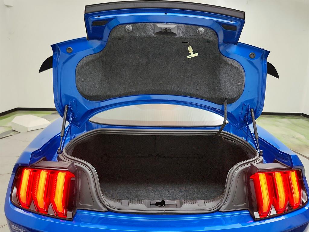 2021 Ford Mustang - $32,995