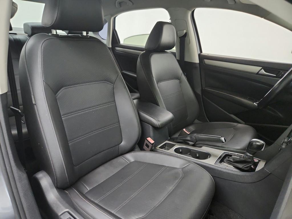 2020 Volkswagen Passat - $9,195