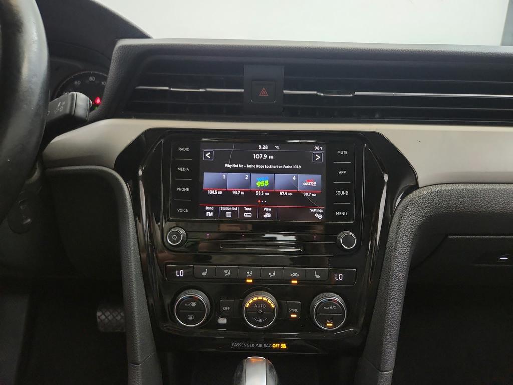 2020 Volkswagen Passat - $9,195
