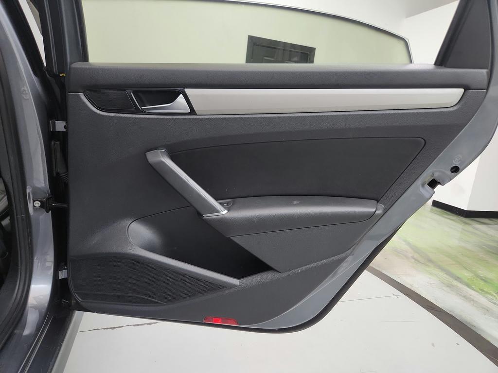 2020 Volkswagen Passat - $9,195