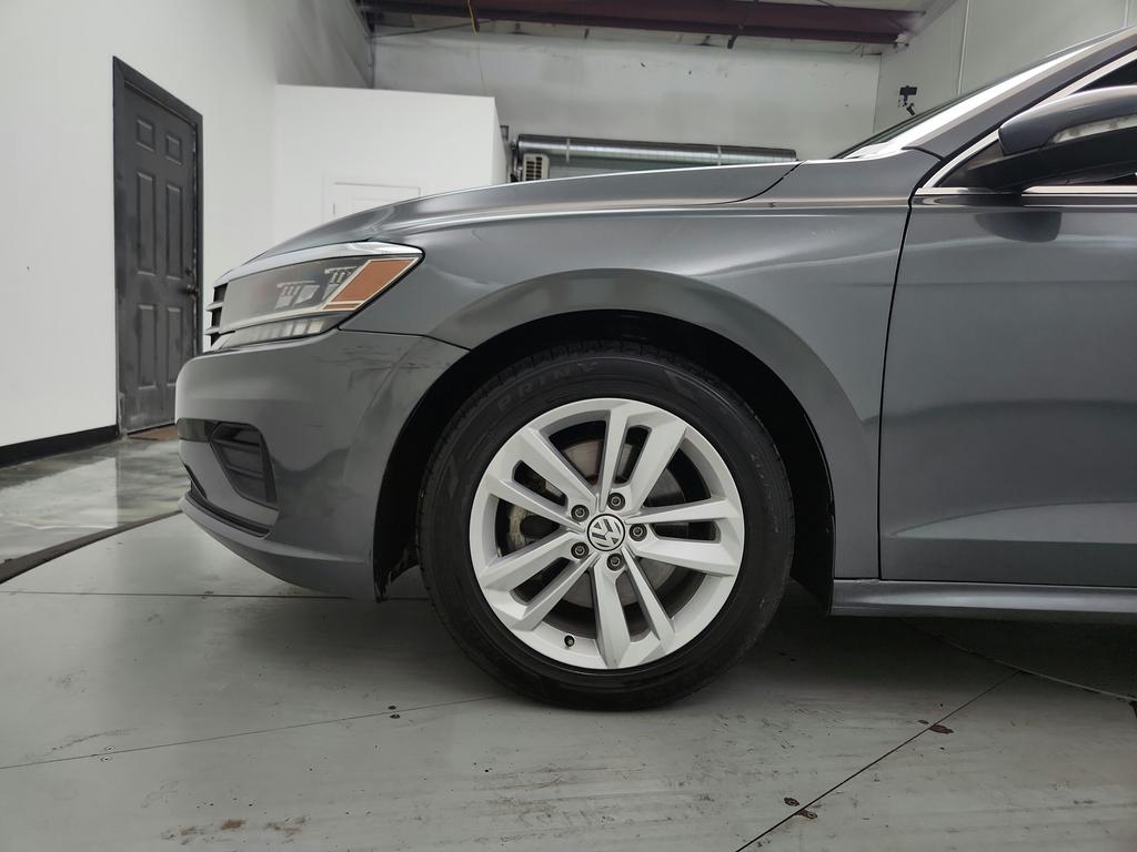 2020 Volkswagen Passat - $9,195