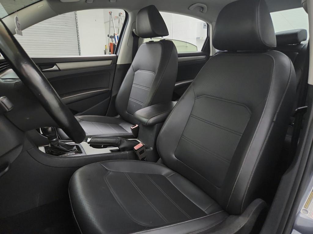 2020 Volkswagen Passat - $9,195